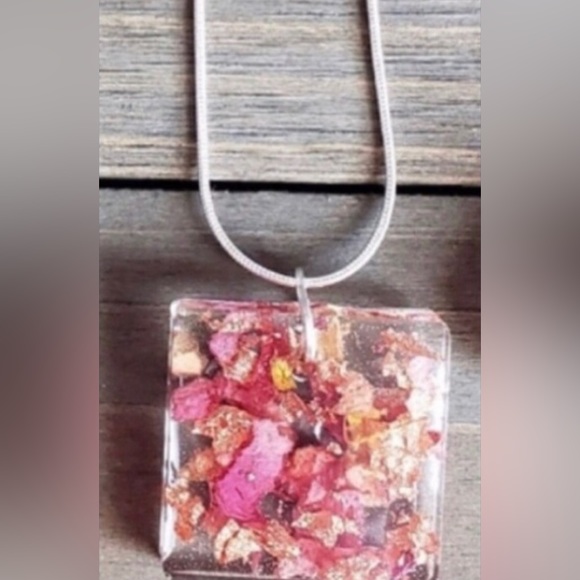 Handmade Burnt Rose Petals & Copper Flakes Pressed Flower Resin Square Necklace - Picture 1 of 13